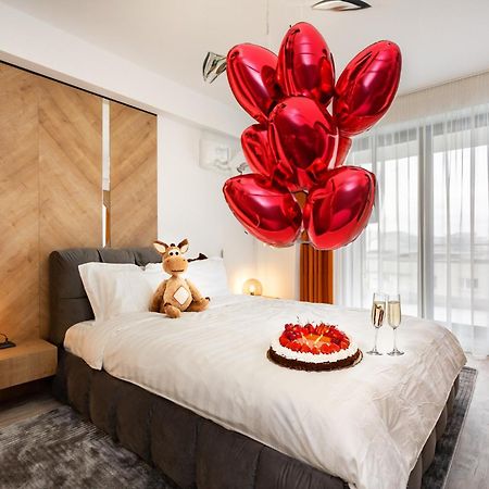 Classy Sassy - Elegant Escape In Timpuri Noi Boekarest Buitenkant foto