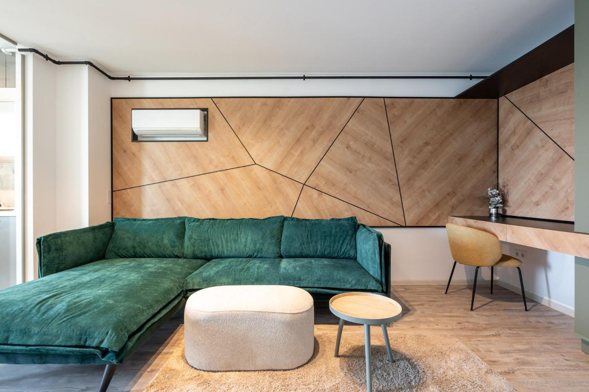 Classy Sassy - Elegant Escape In Timpuri Noi Boekarest Buitenkant foto